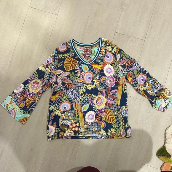 The Janine Favorite V-Neck Kimono Sleeve Tee - Picture 5 of 7